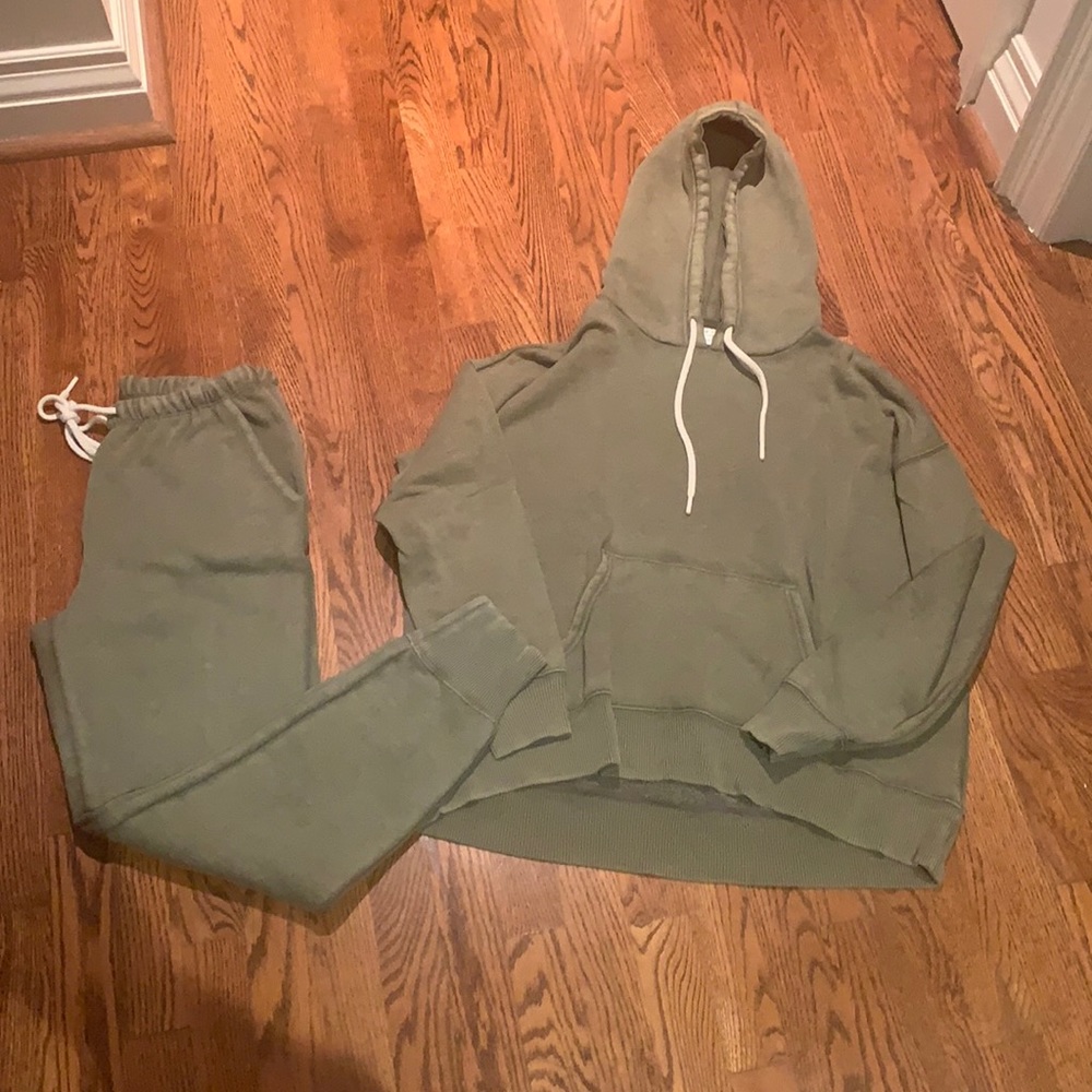 Matching outfit - Aerie hoodie and sweatpants
